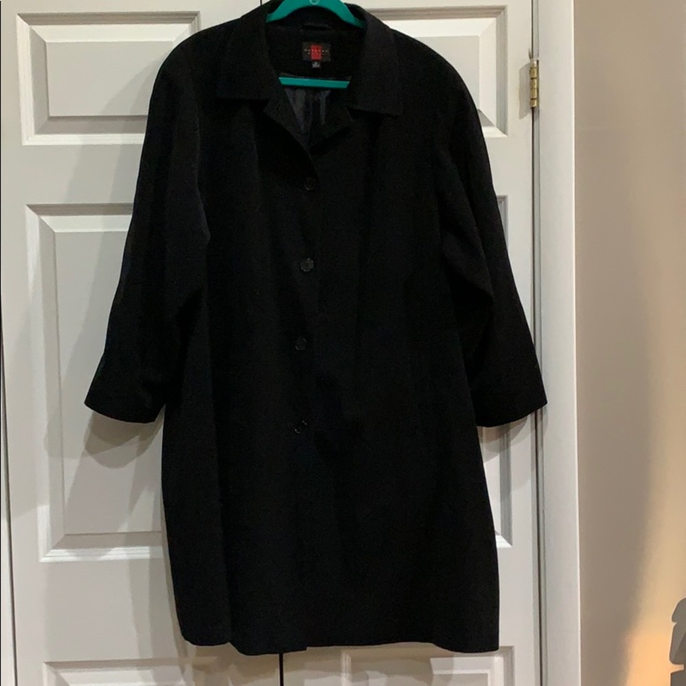 Gallery Woman Black Rain/trench coat